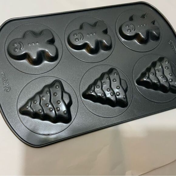 Wilton 6 count Christmas - Tree and Gingerbread - Muffin Or Mini Cake Pan - Picture 3 of 5